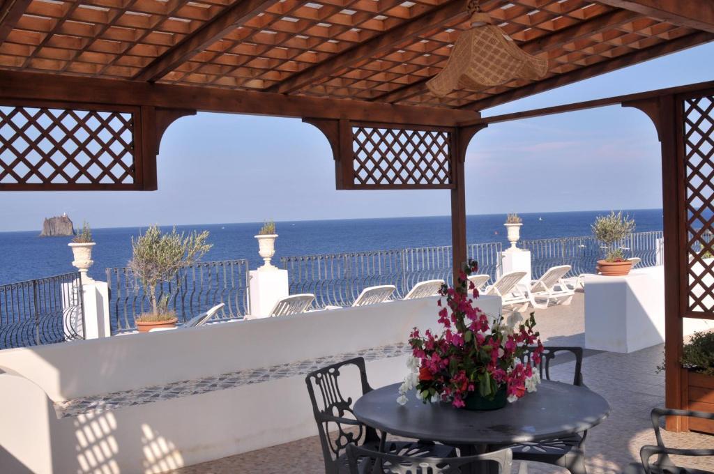 Hotel Villaggio Stromboli - Isola Di สตรอมโบลี ภายนอก รูปภาพ