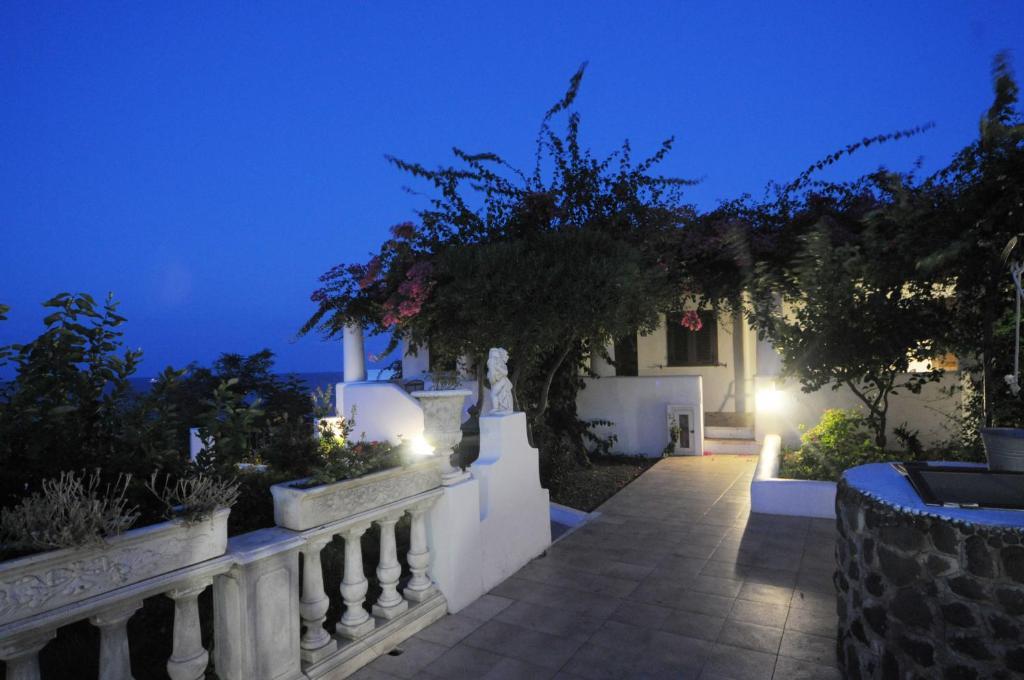 Hotel Villaggio Stromboli - Isola Di สตรอมโบลี ภายนอก รูปภาพ